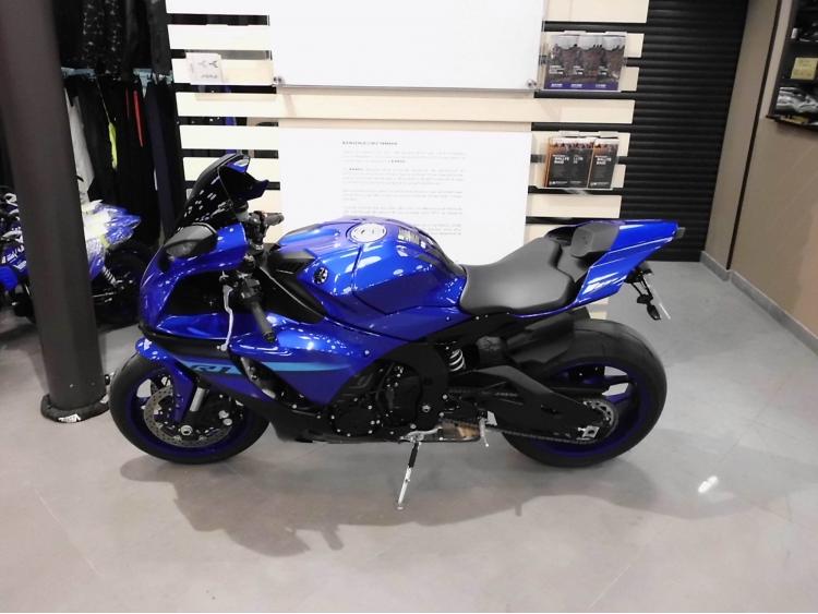 YAMAHA YZF 1000 R1