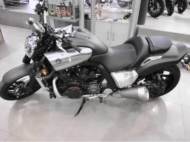 YAMAHA V-MAX 1700